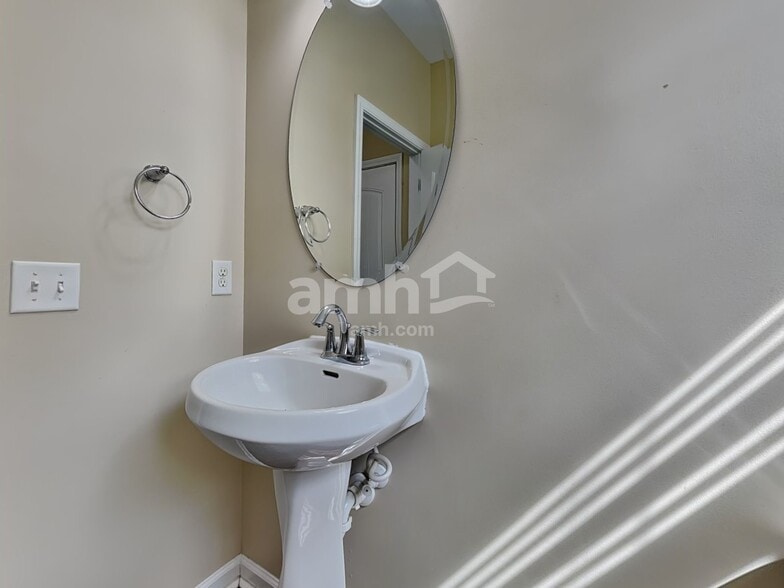 Building Photo - 60 Tranquil Pl