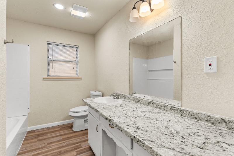 Building Photo - 316 S Barbara St