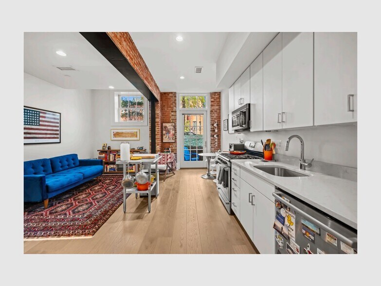 Primary Photo - 901 D St NE