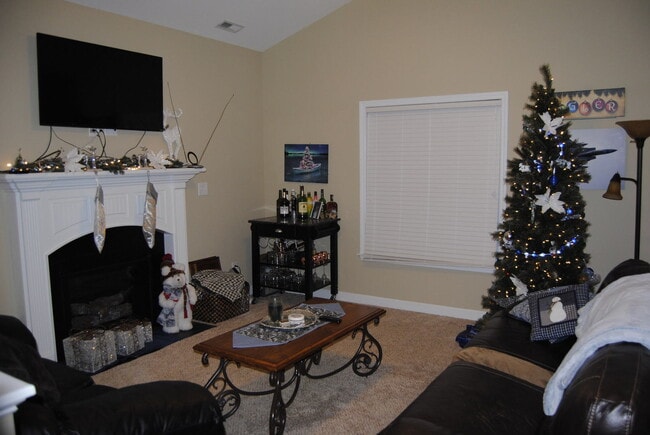 Building Photo - 210 Twilight Dr