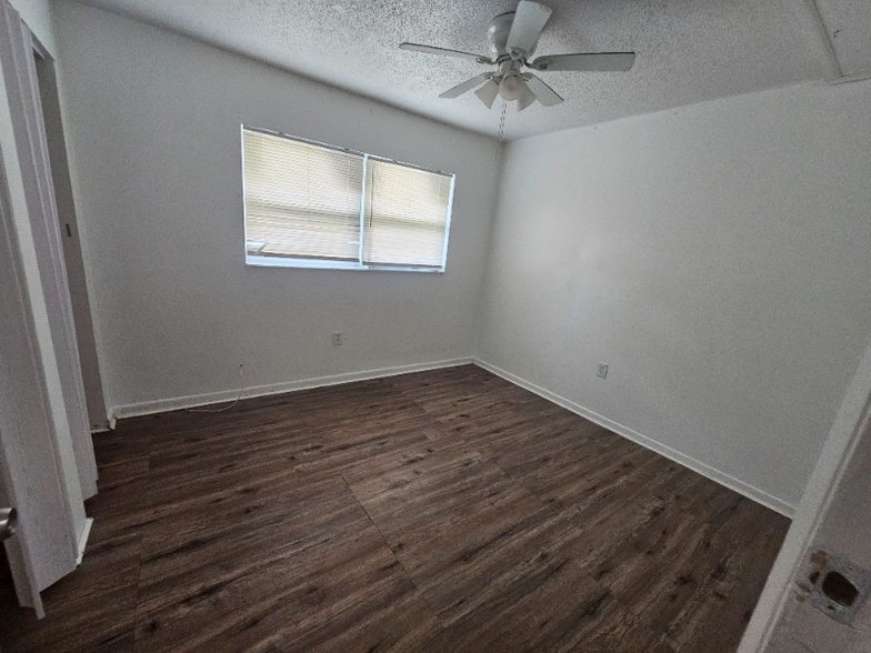 Building Photo - 4719 Manatee Dr