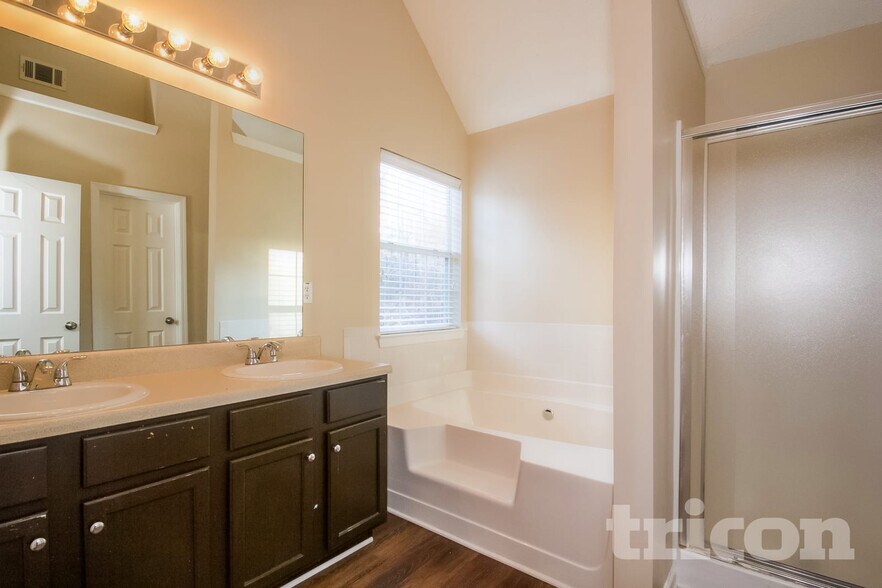 Building Photo - 2040 Smithfield Ave