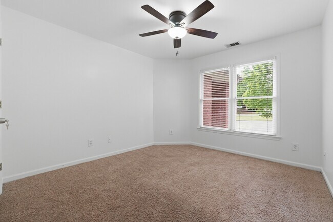 Building Photo - Spacious Renovated Home on a Quiet Cul-de-Sac Single-family · Professionally managed · Move-in ready