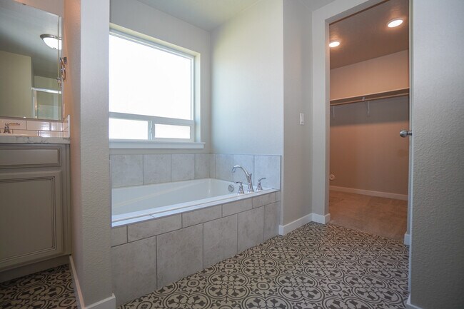 Building Photo - 3067 N Greengate Wy