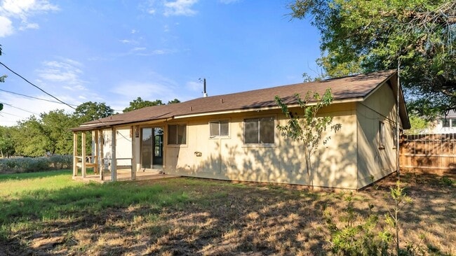 Building Photo - 848 Pecan Ln