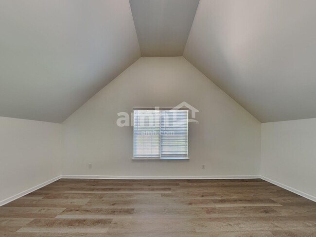 Building Photo - 8730 Royal Bluff Dr