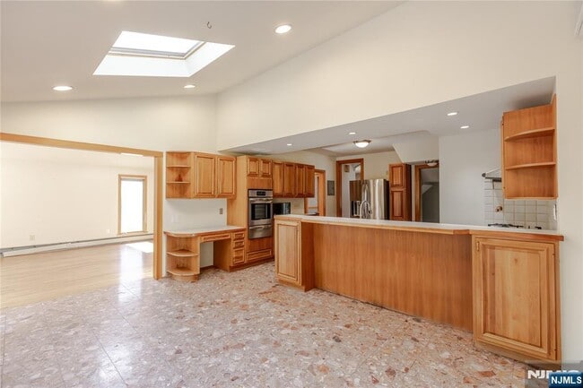 Primary Photo - 129 Boulevard