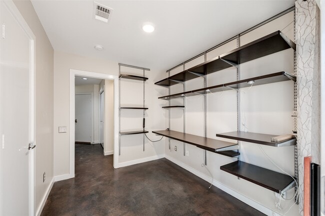 Building Photo - 807 Robin St