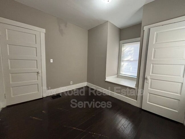 Building Photo - 712 Sixteenth Avenue