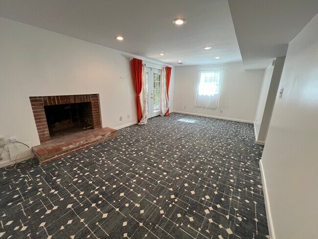 Building Photo - 9418 Goshen Ln