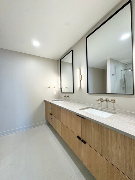 Building Photo - 537 E 19th St