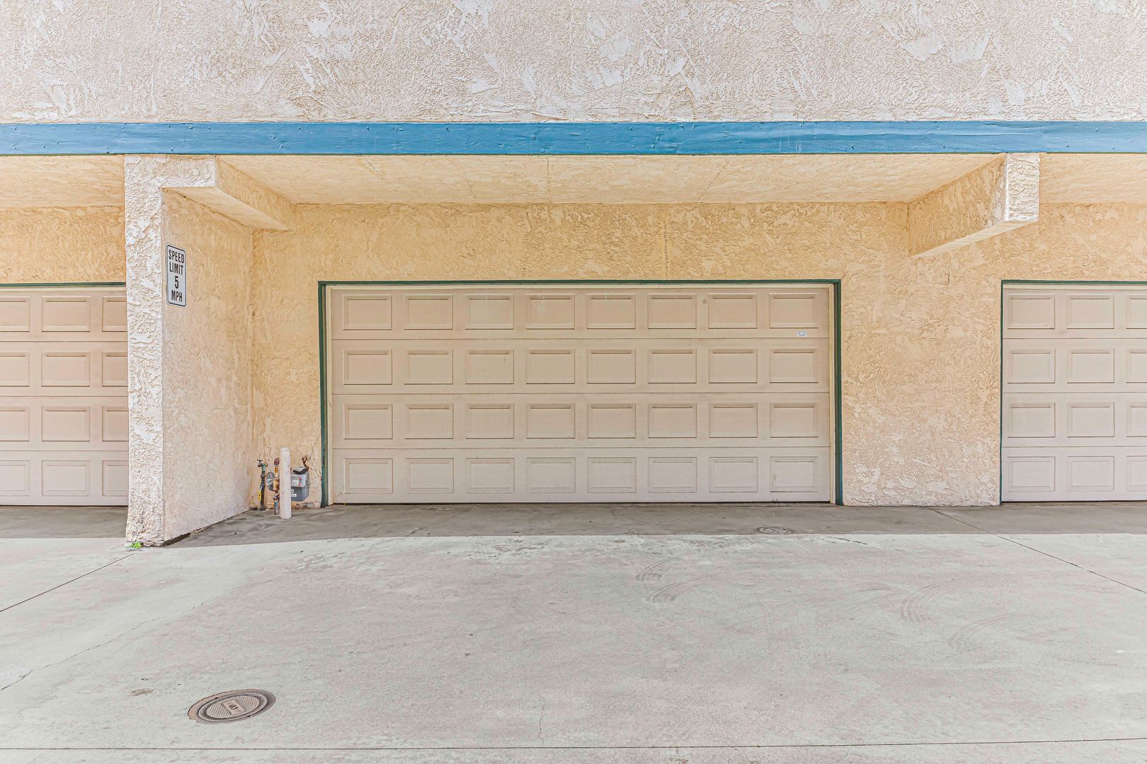 Building Photo - 402 California St