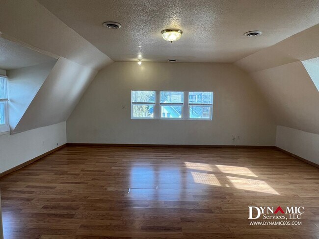 Building Photo - 641 S Dakota Ave