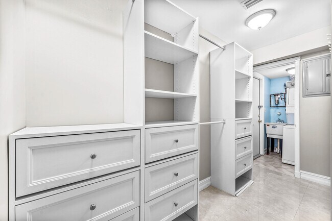 Building Photo - 1166 Hillsboro Mile