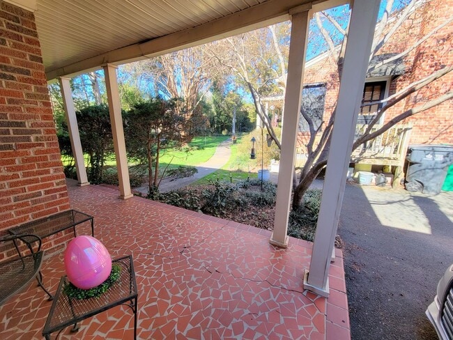 Building Photo - 2408 Providence Rd