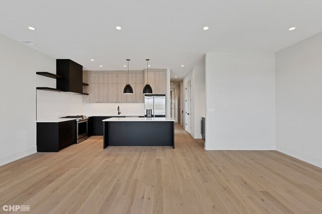 Building Photo - 4414 N Kedzie Ave