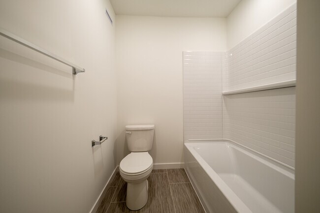 Building Photo - 10429 Ithaca Ln N