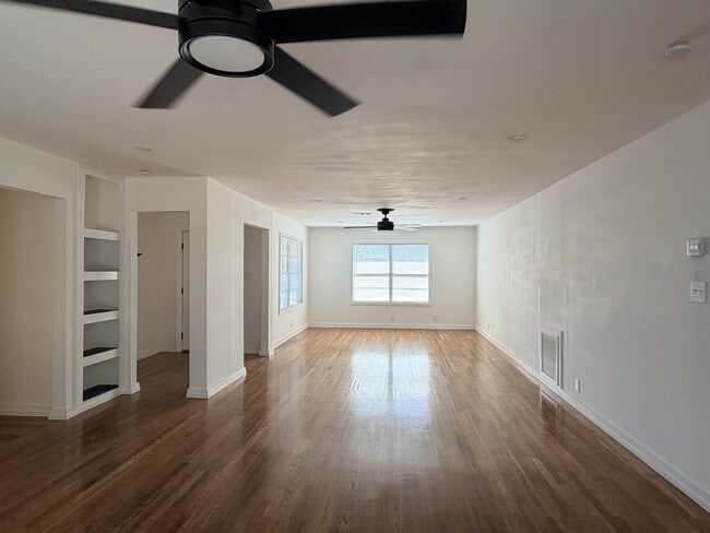 Building Photo - 914 Belmeade Dr