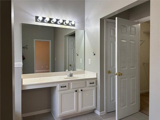 Building Photo - 303 Barberry Pl