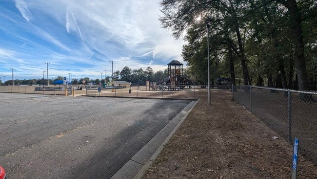 Building Photo - 1110 Creekwood Dr