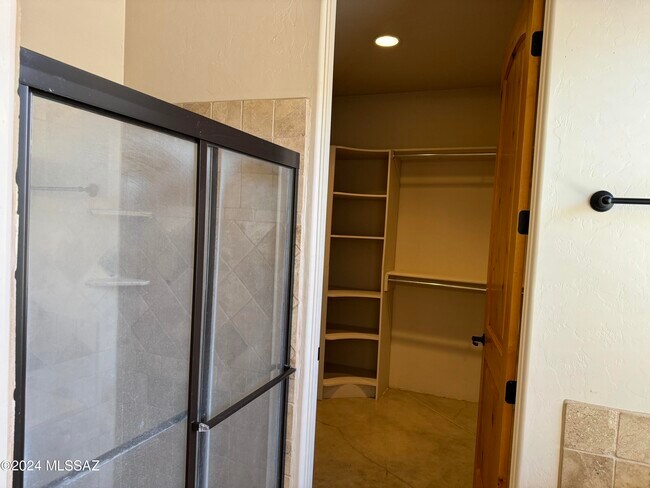 Building Photo - 1717 N Baxter Dr