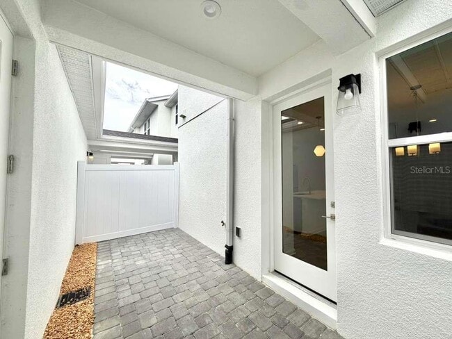 Building Photo - 1866 Falconhurst Ln