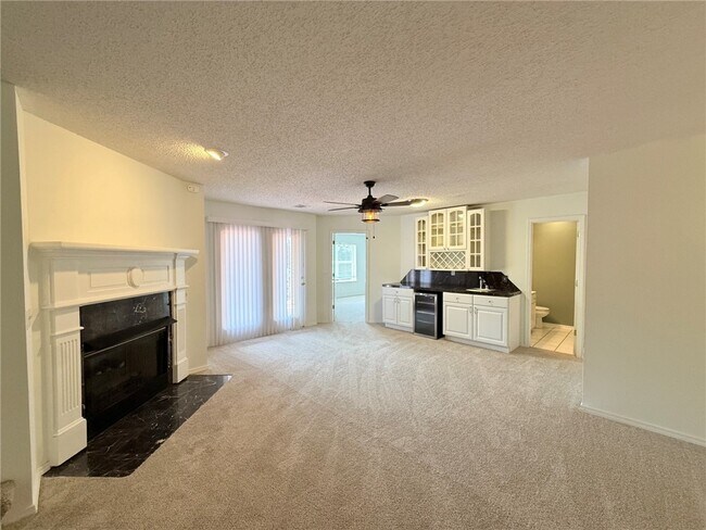 Building Photo - 18033 Broadview Dr