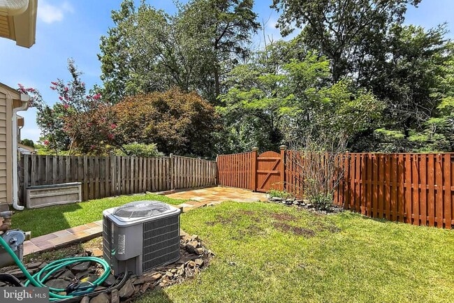 Building Photo - 7462 Towchester Ct