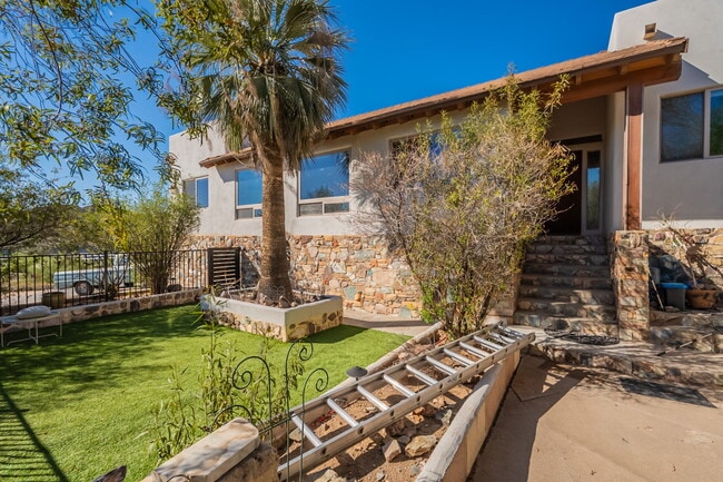 Building Photo - 1902 E Cortez St