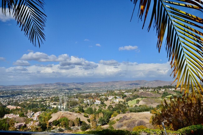 Building Photo - Anaheim Hills 2 Bedroom Plus Loft and Spa ...