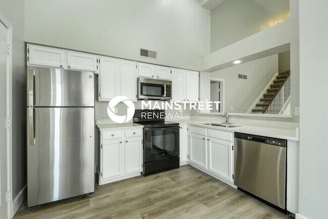 Building Photo - 4 Bedroom Pet-Friendly Home in Phoenix, AZ...