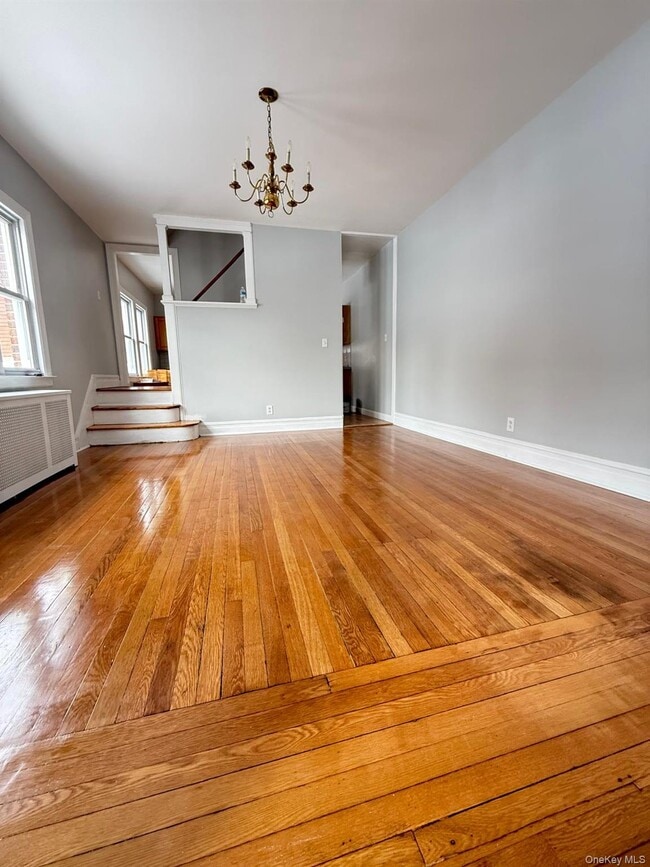 Building Photo - 7 Flower St