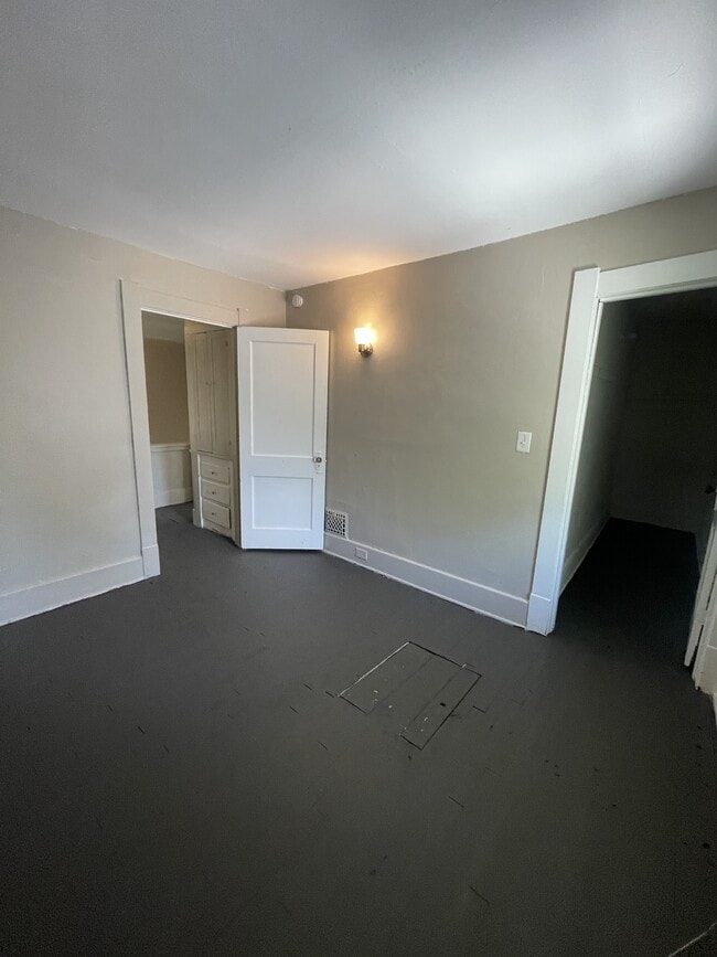 Building Photo - 4208 Asbury Dr