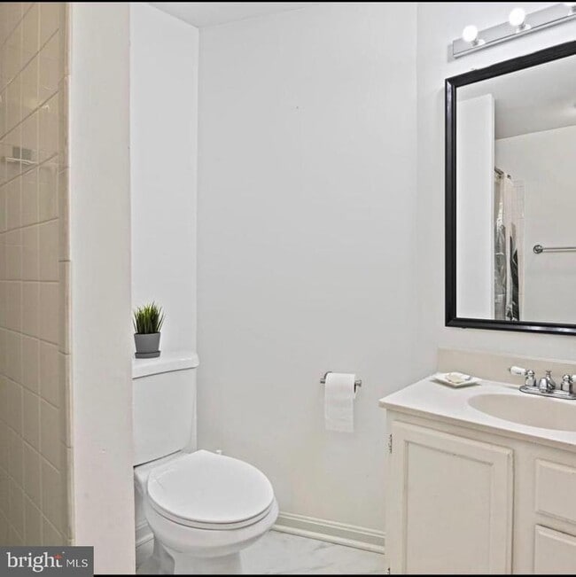 Building Photo - 1704 Quietree Dr