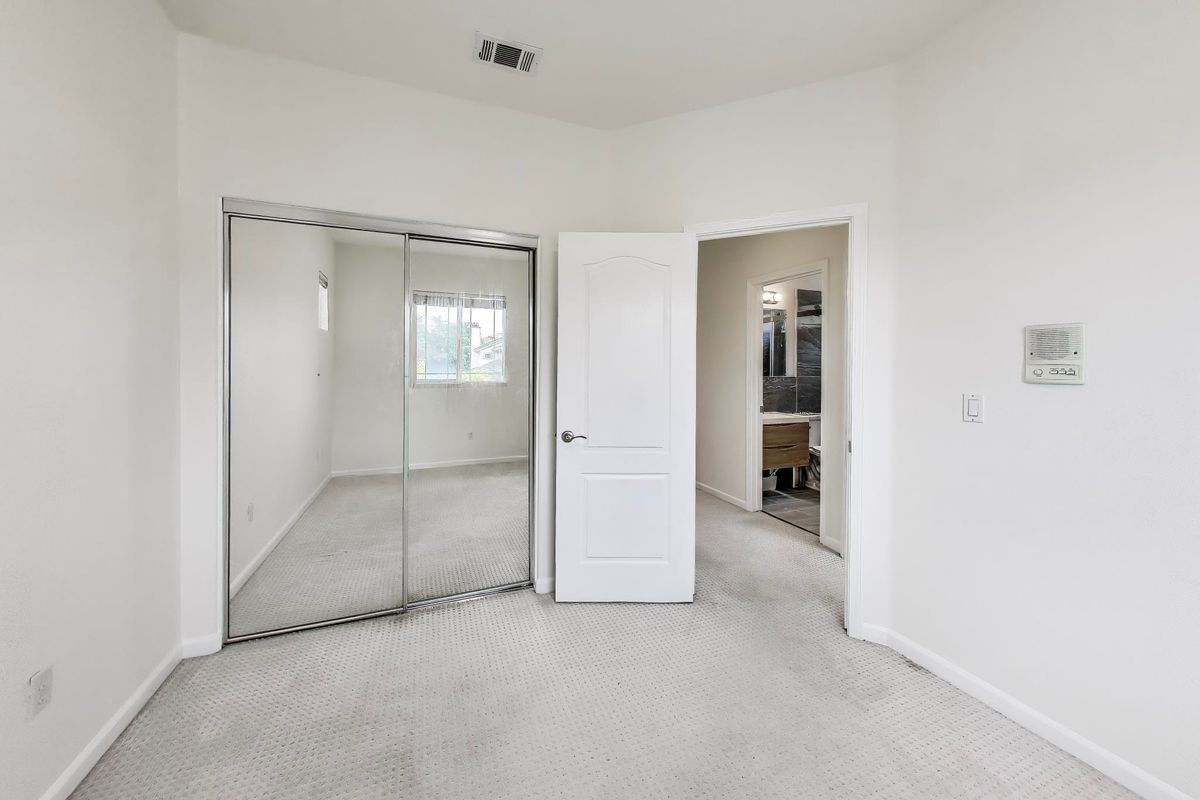 Building Photo - 7 Cymbidium Cir