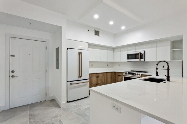 Building Photo - 250 NE 3rd Ave