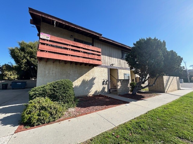 Building Photo - 10213 Somerset Blvd