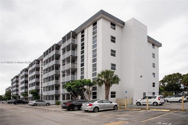 Primary Photo - 16950 W Dixie Hwy