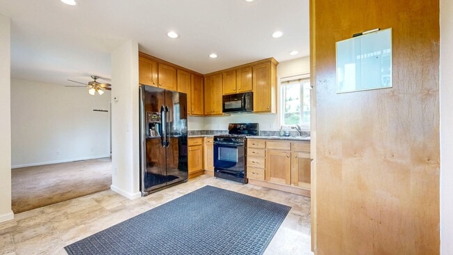 Building Photo - Gated 2 bedroom 1 bath at Pochini Family Farm!