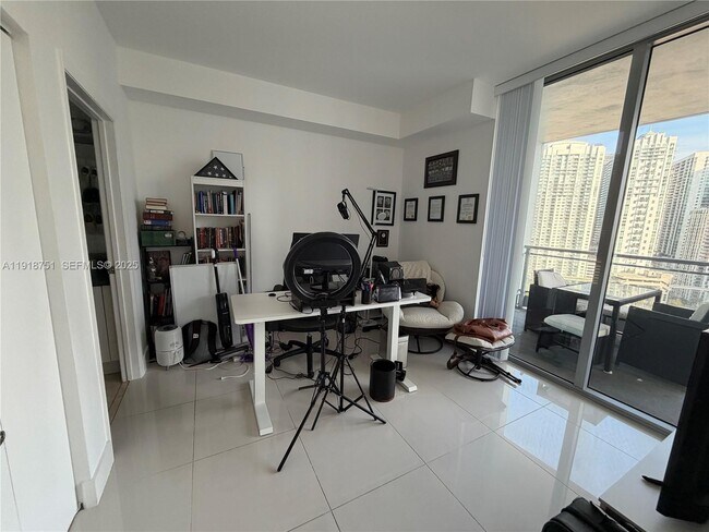 Building Photo - 90 SW 3rd St