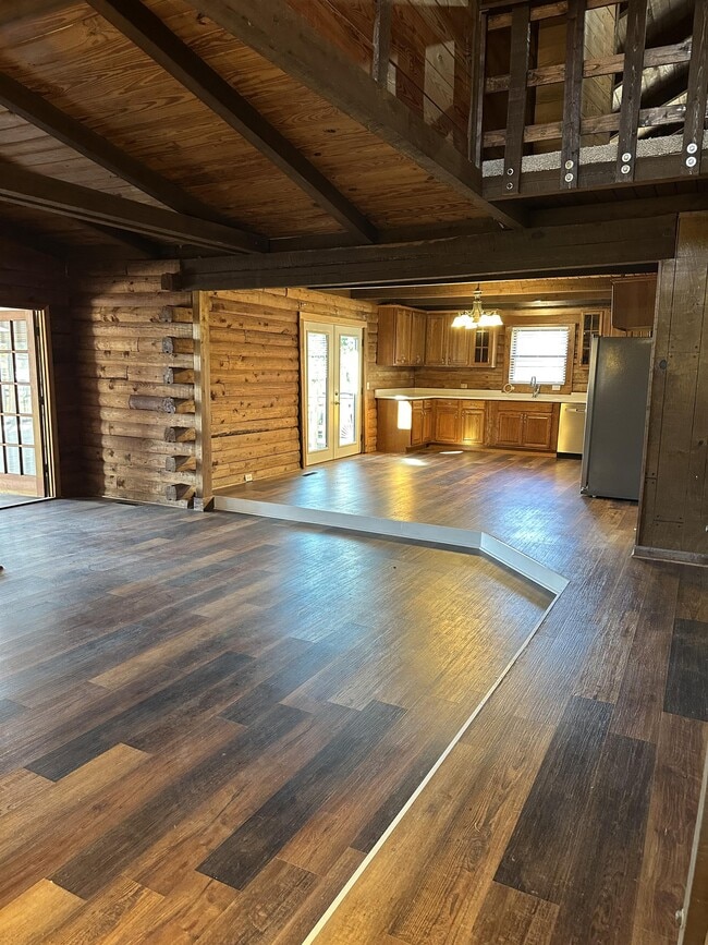 Building Photo - 7307 Rhodes Ln