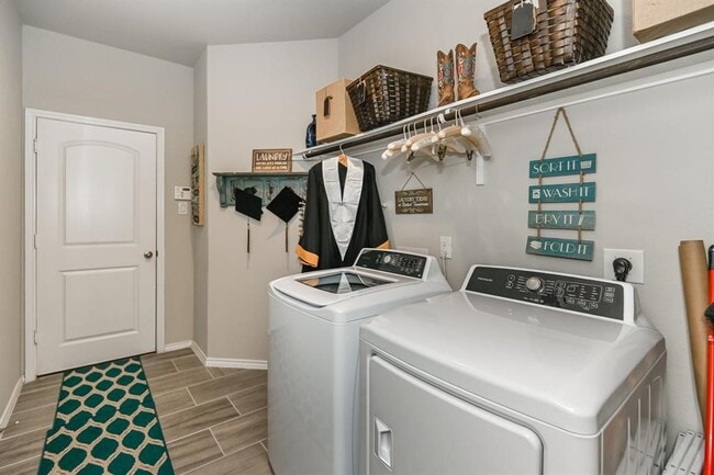 Building Photo - 4731 Creekside Hvn Trl