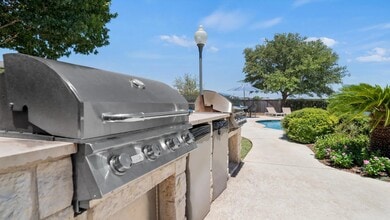 Building Photo - 705 Village Way