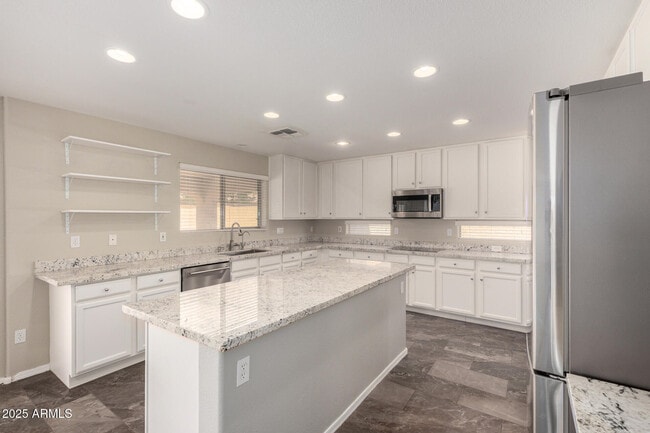 Building Photo - 4122 E Palm Beach Dr