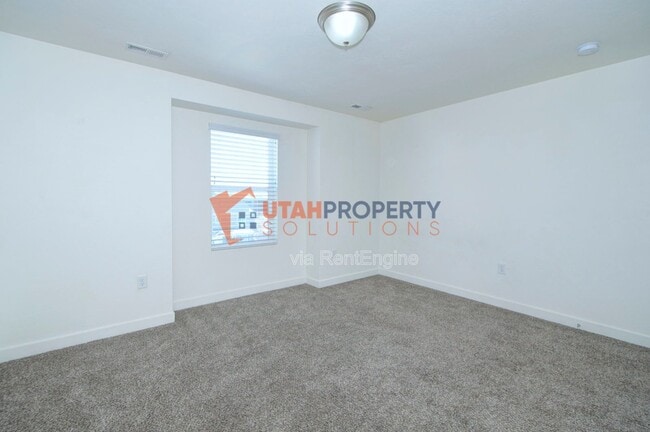 Building Photo - 8172 Broken Spoke Ln