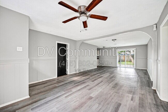 Building Photo - 12919 S Coast Dr