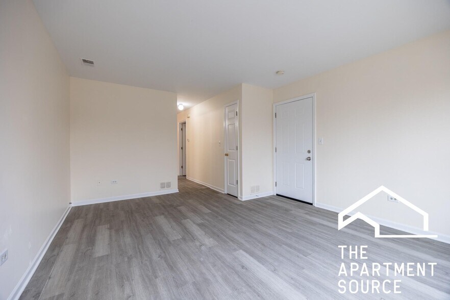 Building Photo - 6323 W Fullerton Ave