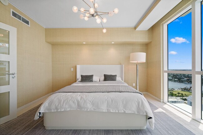 Building Photo - 101 S Fort Lauderdale Beach Blvd