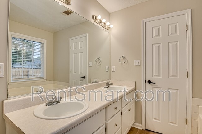 Building Photo - 4705 E Creek Mill Ct