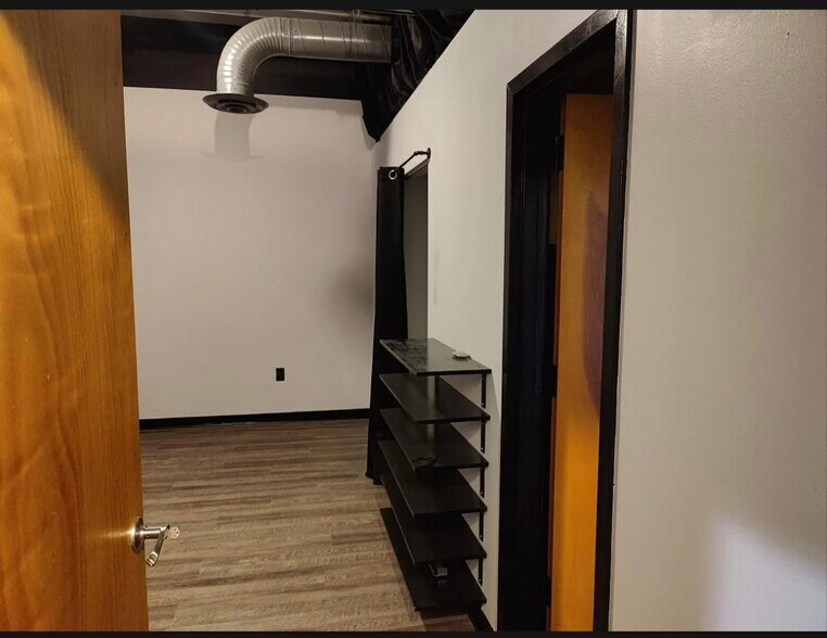 Master bedroom - 5200 Peachtree Rd